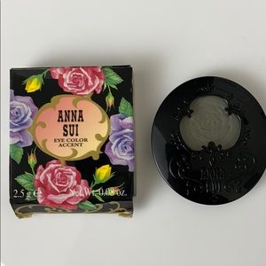 Anna Sui 901 - green eye color accent